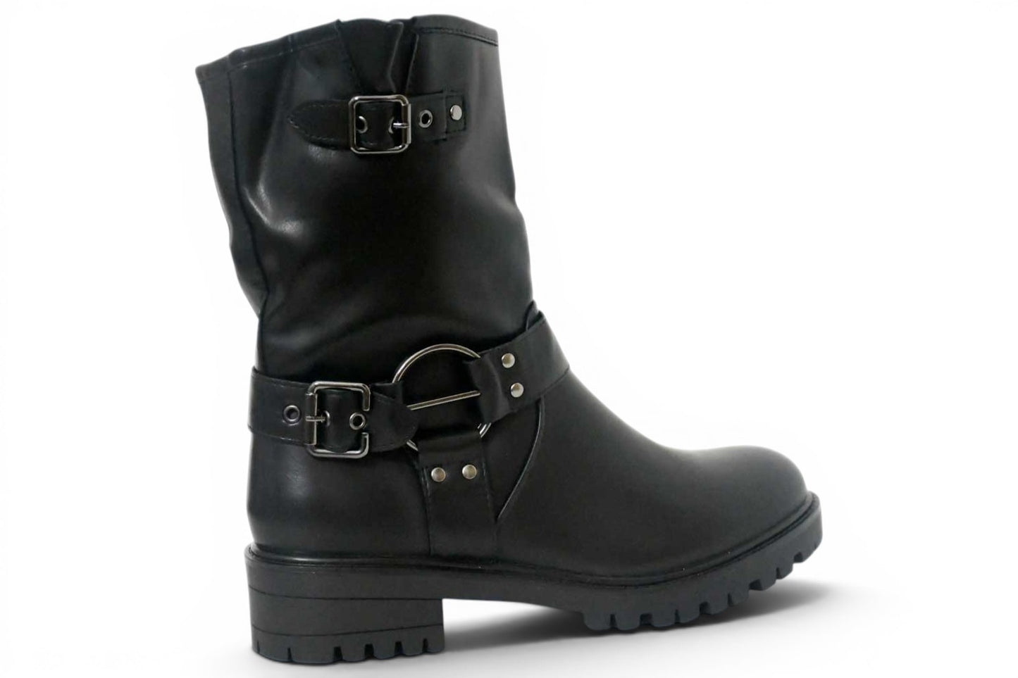 Botín de caña alta, color negro estilo motero de talla grande para mujer, con hebillas y remaches entono plata mate,suela dentada y tacón de dos cm.