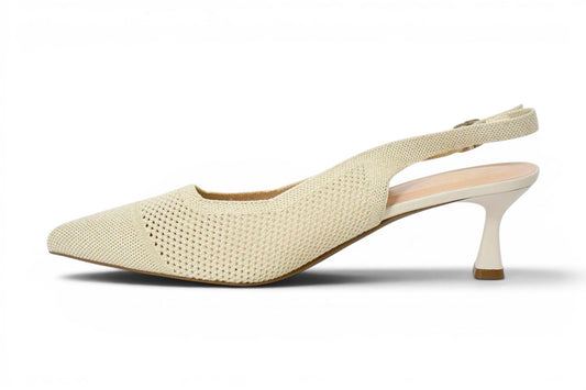 Slingback de punta fina con textura calada