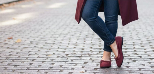 Zapatos de talla grande para mujer: cómo combinar una bailarina burdeos y expresar tu estilo sin miedo