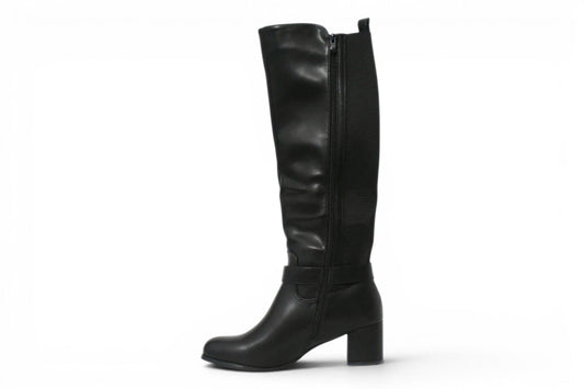 Bota de caña alta de talla grande de mujer en color negro, tacón medio y ancho y cremallera interior.
