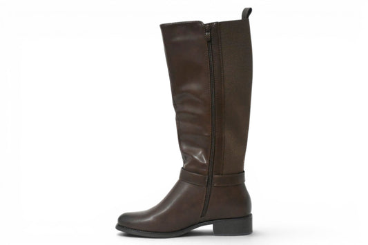 Bota de talla grande para mujer de color marrón, cremallera interior y suela plana con tacón de dos cm. 