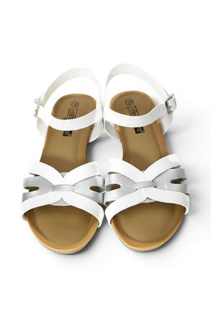 sandalias de talla grande para mujer de color blanco y detalle en plata, agarre al tobillo, cuña baja y suela acolchada
