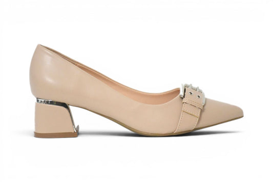 Zapatos de mujer talla 44 de color crema y tacón medio ancho y detalle frontal de correa con hebilla en tono plata 