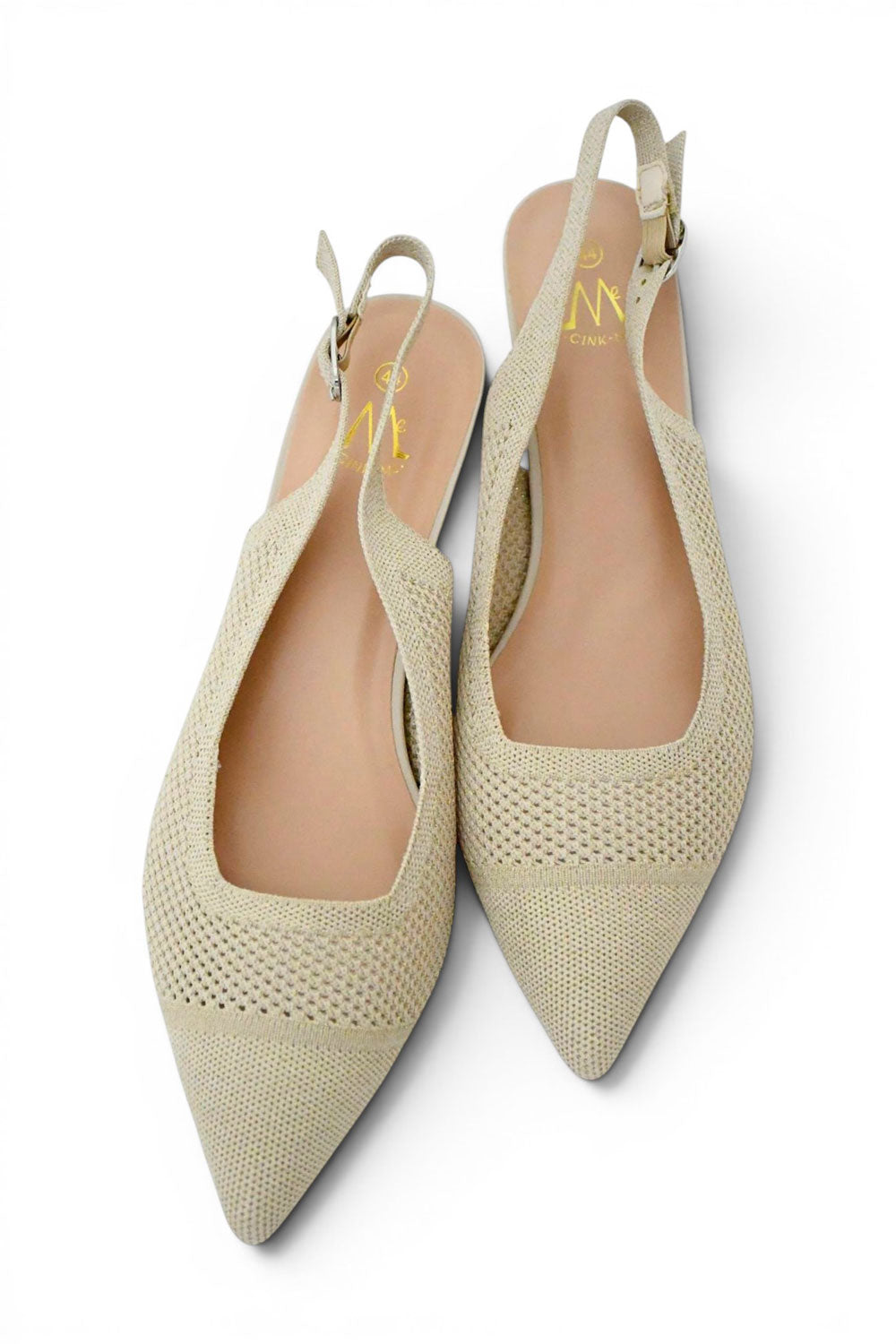 Slingback de punta fina con textura calada