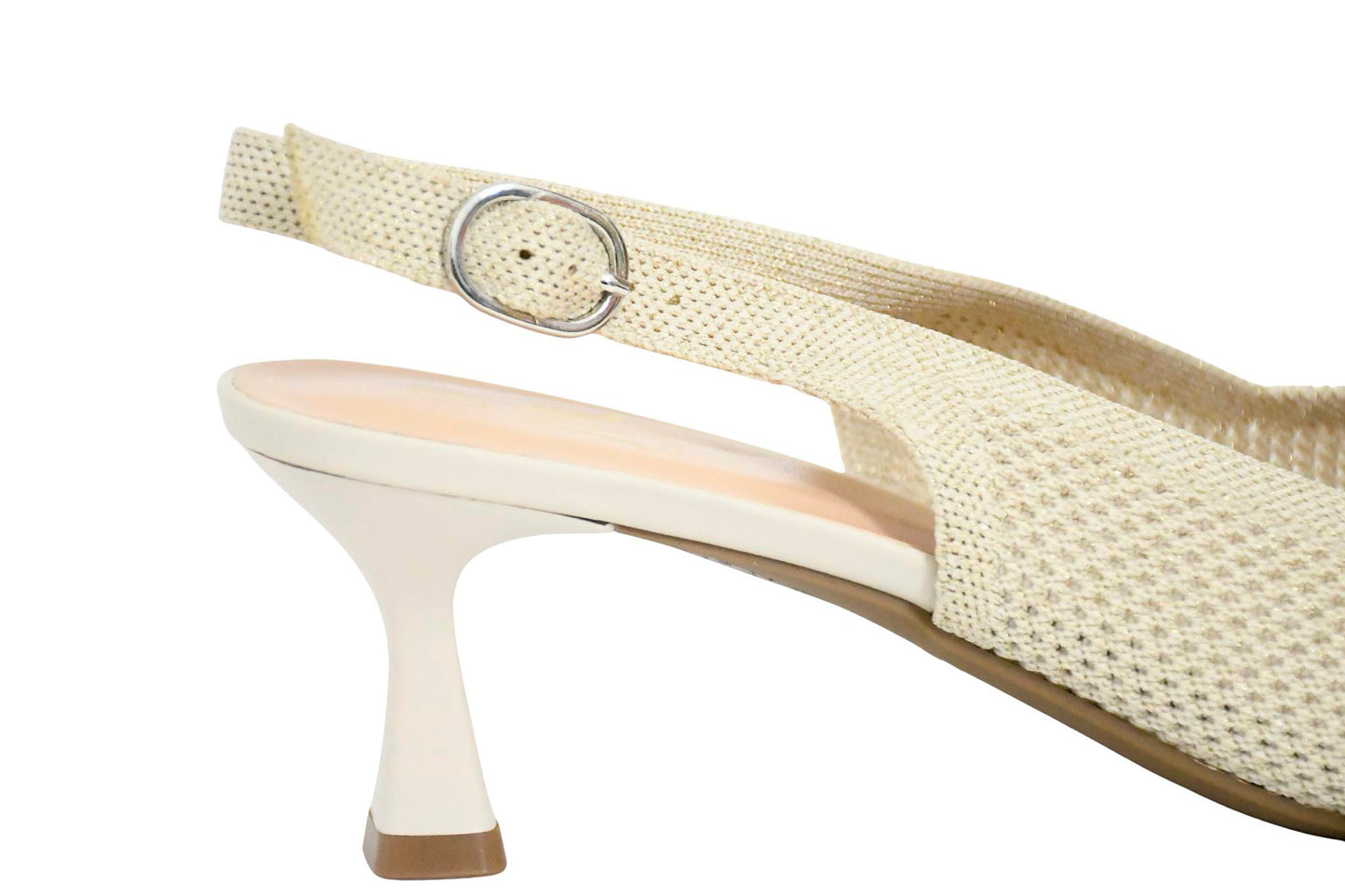 Slingback de punta fina con textura calada