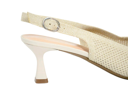 Slingback de punta fina con textura calada
